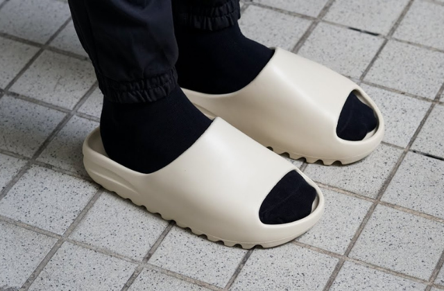 ADIDAS YEEZY SLIDE BONE | DIONYSOS